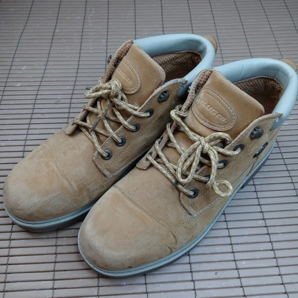 Lugz men's sz 11M lace tan ankle boots. 7431. Some flaking on toe-bend. See last